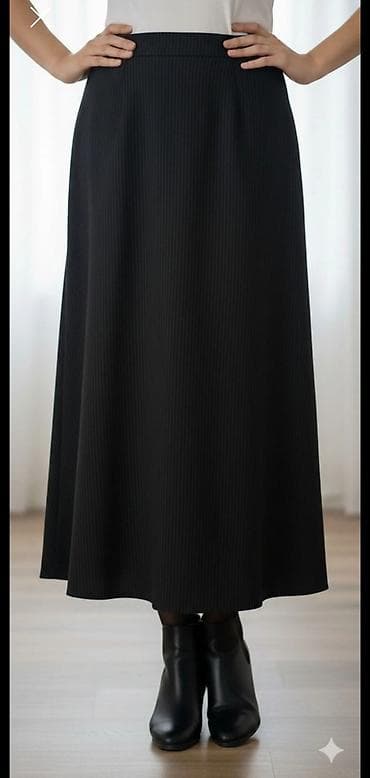 Crna midi suknja A-kroja - Dužina do pola lista, elegantna linija