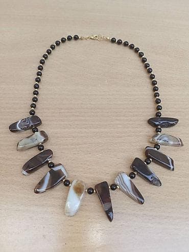 Ogrlica AHAT 5 Ogrlica AHAT poludragi kamen. Dužina-obim oko 53