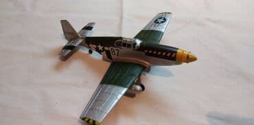 magnum pi sa prevodom: Avion Amercom North American Mustang slomljena antena, ima samo 1 krak — 1