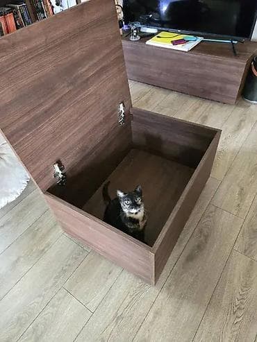 Klub Sto 47 🛠 Materijal: Izrađen od Univera debljine 18mm u Fireside