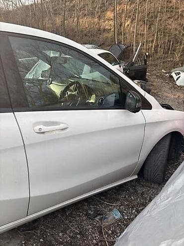 car near me: VRATA W246 ZA MERCEDES BENZ B KLASA, B 150, B 160 . OD 2012. DO — 1
