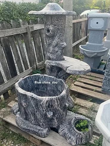 Dekorativna betonska baštenska česma i žardinjer(a) u obliku panja -