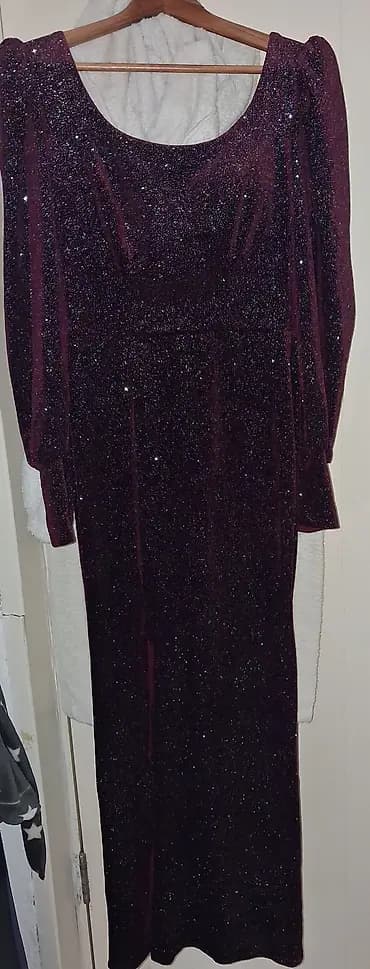 Elegantna bordo haljina sa sjajnim štrasom - Duga haljina, kroj