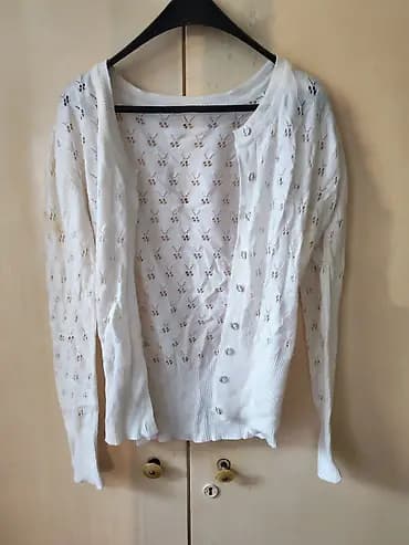 Beli ženski kardigan sa dugmadima - Materijal: lagani plet, fino