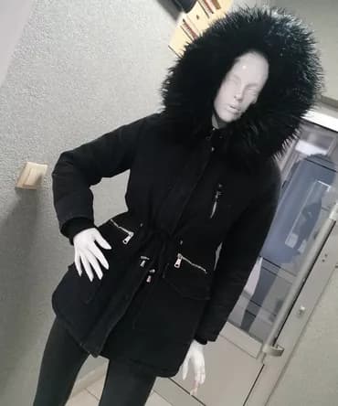 Parka Povoljno Nošena jednu sezonu Odgovara Vel S M Iznutra