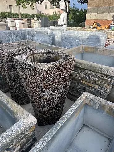 Dekorativne baštenske saksije/žardinjere od kamena ili betonskog