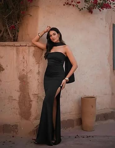 ✨Elegantna večernja haljina – duga, bez bretela, sa visokim šlicem i