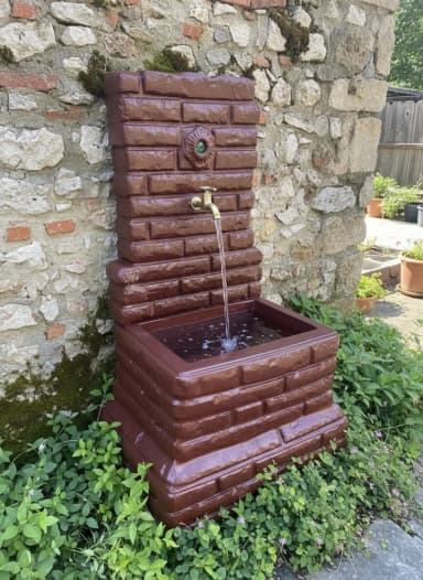 Betonska Zidna Česma – Cigla Crvena (NOVO) Opis Proizvoda 🚿 Zidna