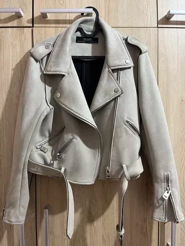 Zara jakna. Velicina L. Mada odgovara i za M. Stanje odlicno!