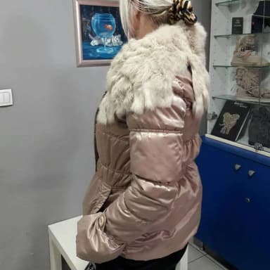 Jakna sa raskošnim zečijim krznom
Vel M
Povoljno