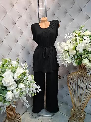 Crni plisirani komplet – bluza i pantalone - Dvodijelni set od