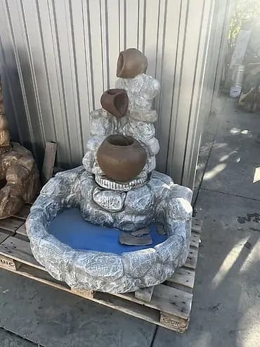 Dekorativna baštenska fontana sa kaskadama i posudama - Dizajn
