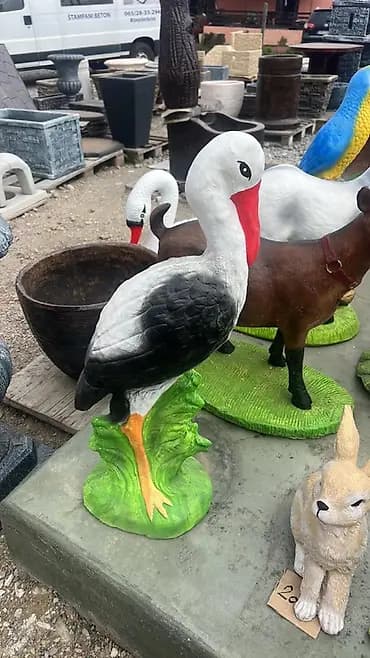 Dekorativna figura rode za dvorište/baštu - Materijal: liveni beton