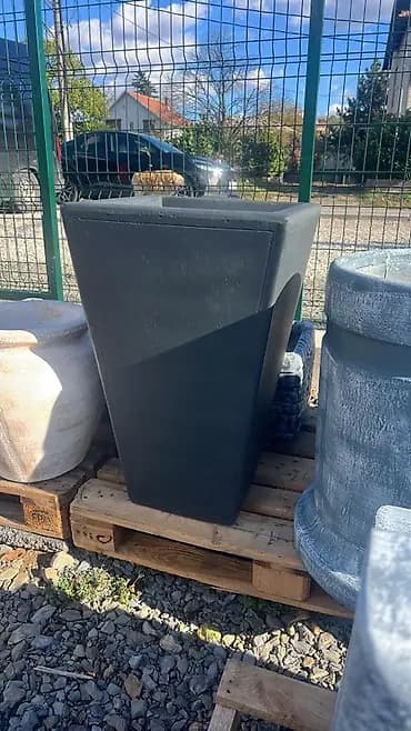 Velika saksija/žardinijera za spoljašnju upotrebu - Materijal