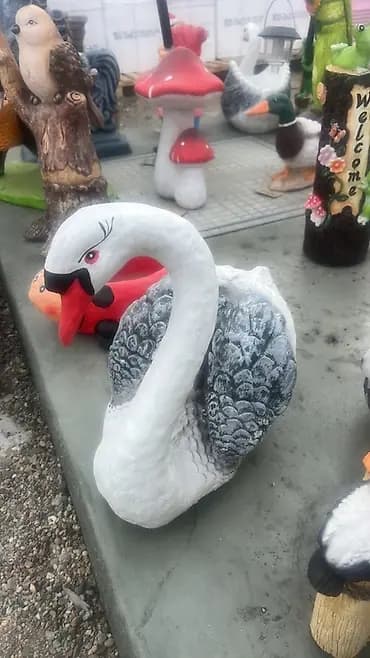 Ukrasna baštenska figura – Labud - Realistična skulptura labuda sa