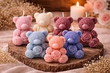 Ukrasne sveće u obliku medvedića sa ružama - Ručno liveni dekorativni