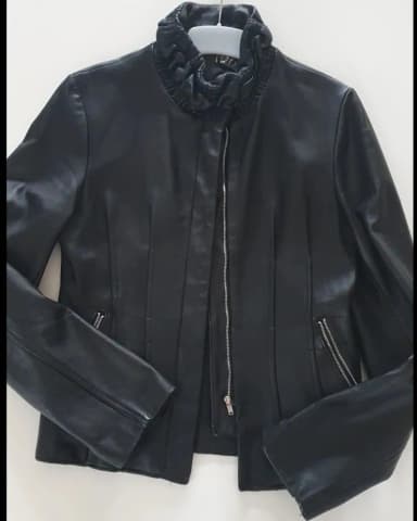 Access kozna jakna, mekana koza, vel s, prelepo stoji. Imam puno