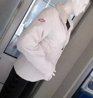 Ženska jakna za proleće jesen
Odgovara Vel M L
Extra očuvana