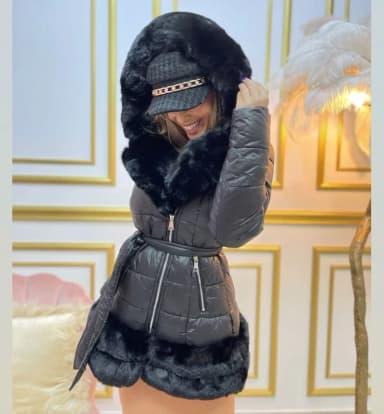 Predivna elegantna jakna
Vel S-M
UVOZ Pariz
Novo