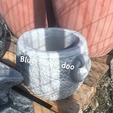 Ukrasna baštenska saksija/žardinijera od betona - Materijal: armirani