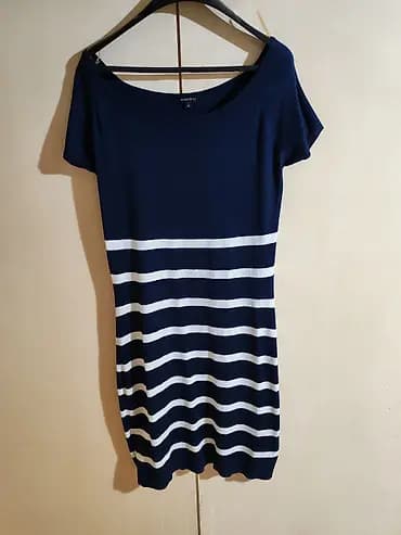 Ženska haljina AMISU, veličina L. - Kroj: uska, ravna silueta sa