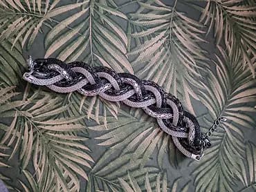 Pletena narukvica u dve boje (srebrna i antracit/crna). - Dizajn