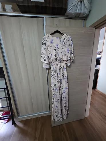 Duga haljina s floralnim printom. Velicina S, ali odgovara i za M i L