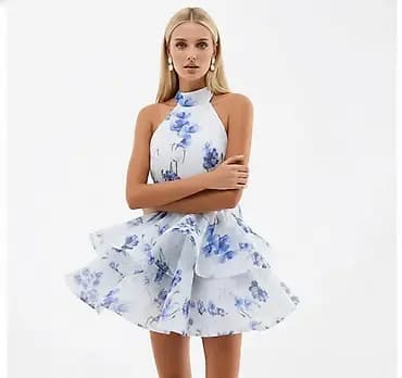 Kratka haljina sa cvetnim dezenom – elegantan letnji model 3100 din S