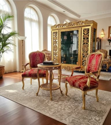 Komplet nameštaja u zlatnoj boji, koji uključuje dve fotelje sa