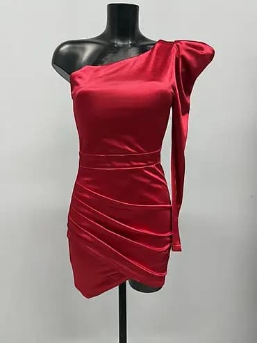 ✅Elegantna mini haljina na jedno rame
✅2600 din