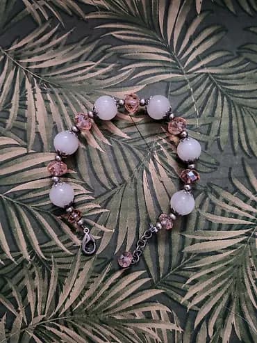 Narukvica sa perlama i kristalima - Rukotvorina sa kombinacijom