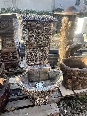 Dekorativna dvorišna česma sa lavabo koritom – rustični kamen/“drvo”