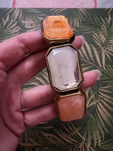 Statement narukvica s velikim pravougaonim elementima - Materijal