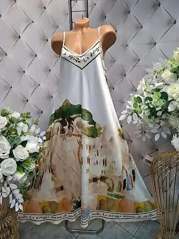 Duga,lepršava haljina na tanke bretele sa V dekolteom.-Gornji deo