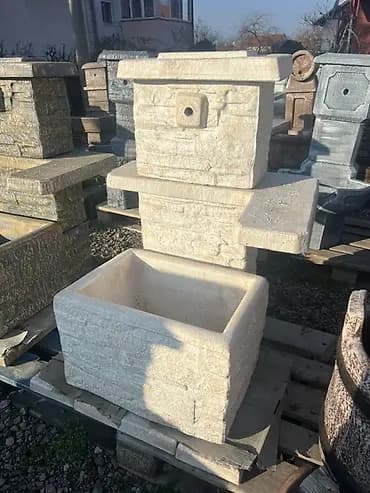 Dekorativna spoljašnja česma sa koritom – imitacija prirodnog kamena