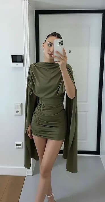 ♦️Elegantna mini haljina s plašt-rukavima
✅2500 din