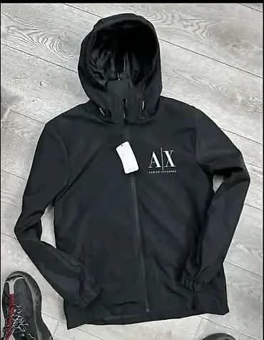 Muške softshell jakne sa kapuljačom – crne, sa diskretnim logoom na