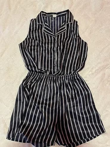 S, color - Black