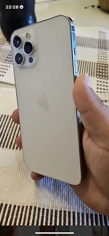 Apple iPhone 12 Pro Max – Silver - Ekran 6.7", Super Retina XDR OLED