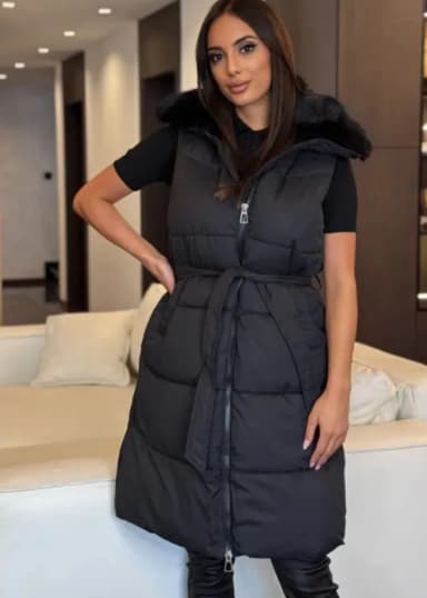 Visoko kvalitetan prsluk sa krznom oko kragne. VEL M. NOVO