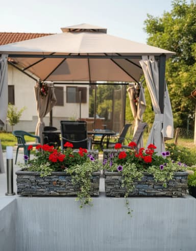 Betonska žardinjera – dimenzije 110 cm x 40 cm. - Materijal: armirani