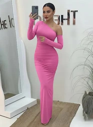 ❤️Elegantna ženska duga haljina na jedno rame po ceni od 2500din
S m l