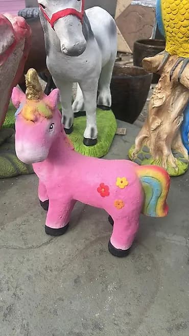 Dekorativna figura jednoroga za dvorište/enterijer - Materijal