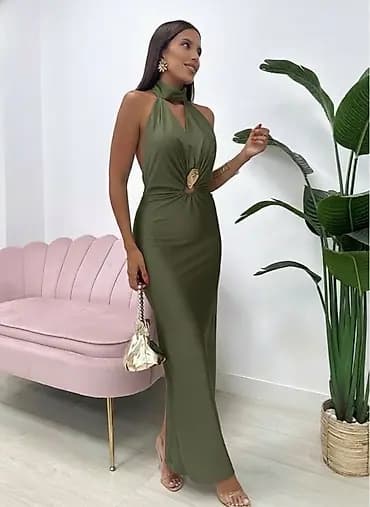 🔥Elegantna duga haljina bez leđa – tamnozelena/maslinasta
✅2600 din