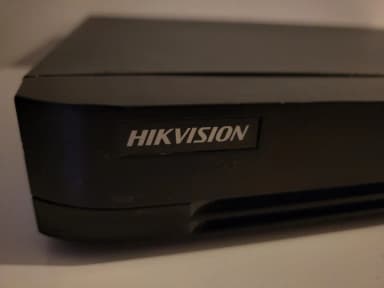 Hikvision 16-kanalni digitalni video rekorder (DVR) za sisteme video