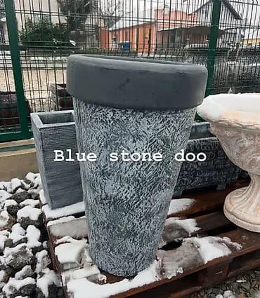 Visoka dekorativna saksija od betona/veštačkog kamena – modernog