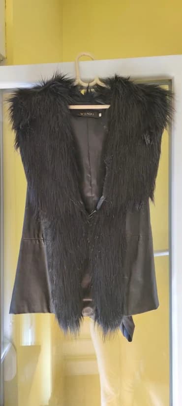 S, Faux fur, color - Black