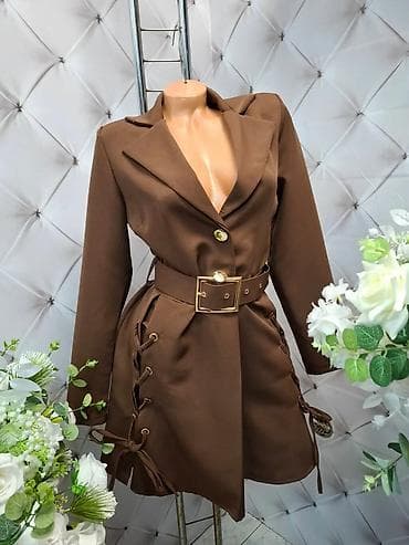 Elegantni blejzer-haljina u čokoladno braon boji. Model sa dubokim na lalafo.rs Elegantni blejzer-haljina u čokoladno braon boji. Model sa dubokim