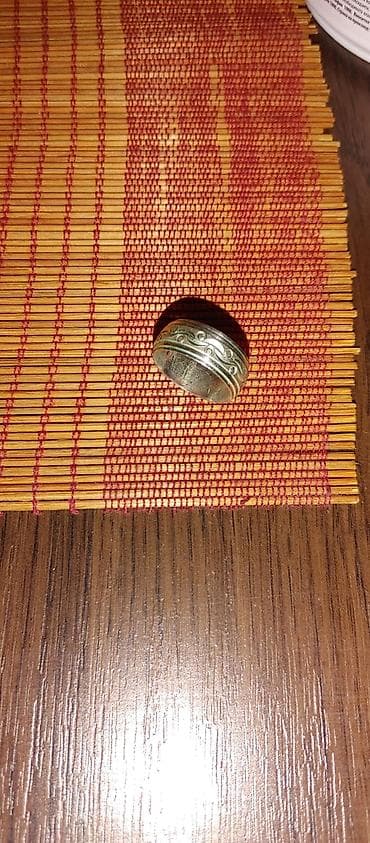 Srebrni prsten – masivniji model sa reljefnim ukrasnim bordurama - na lalafo.rs — 3 Srebrni prsten – masivniji model sa reljefnim ukrasnim bordurama - — 3