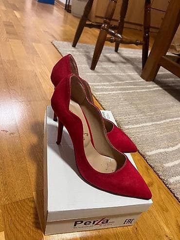 Elegantne ženske salonke u jarko crvenoj boji. - Model: klasične špic na lalafo.rs — 2 Elegantne ženske salonke u jarko crvenoj boji. - Model: klasične špic — 2